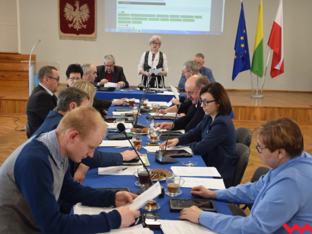 Wóz bojowy dla OSP Zieliniec i brakujący pojemnik w Krzywej Górze
