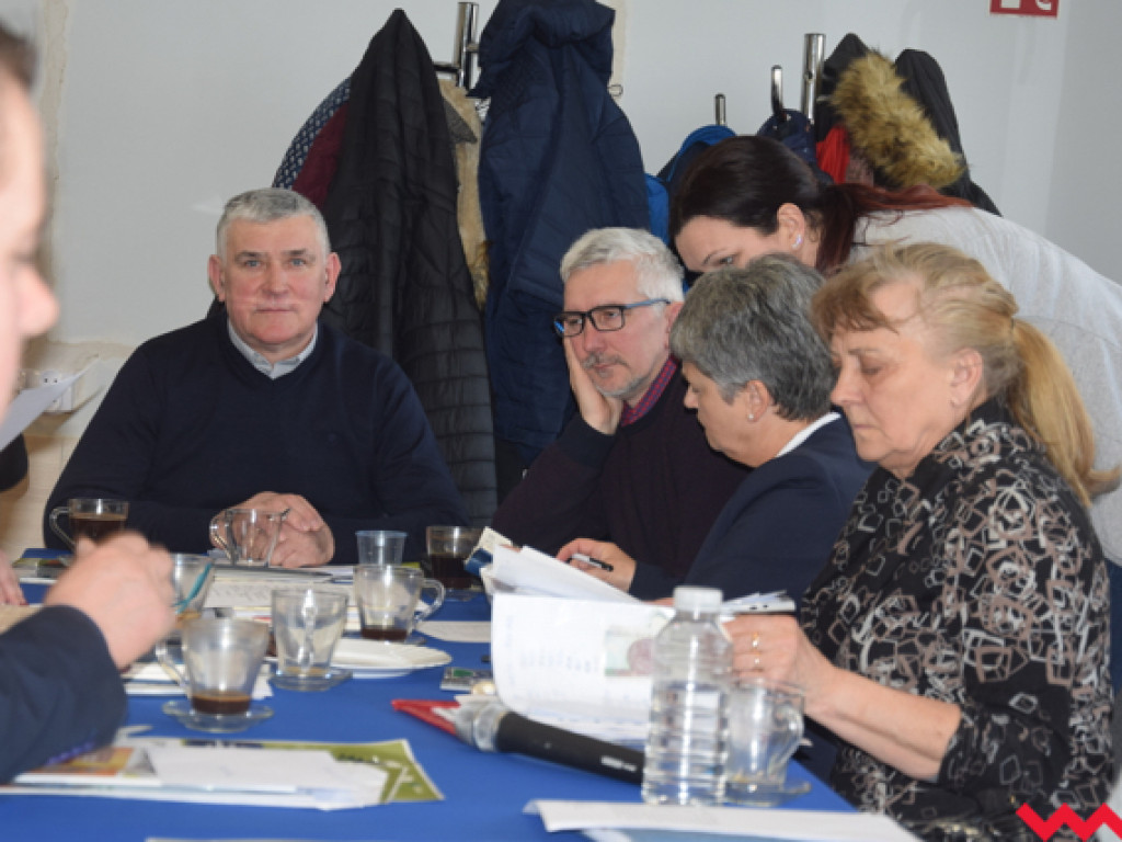Wóz bojowy dla OSP Zieliniec i brakujący pojemnik w Krzywej Górze