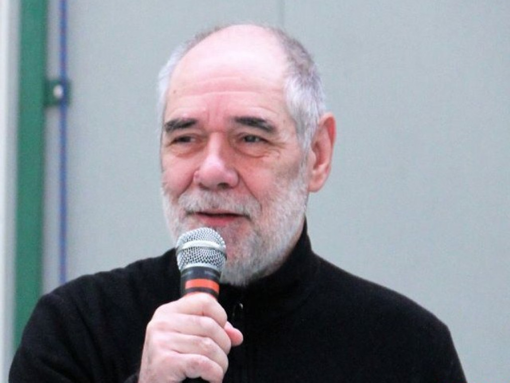 Dziewczęta z Pyzdr wygrywają w powiecie w piłkę ręczną