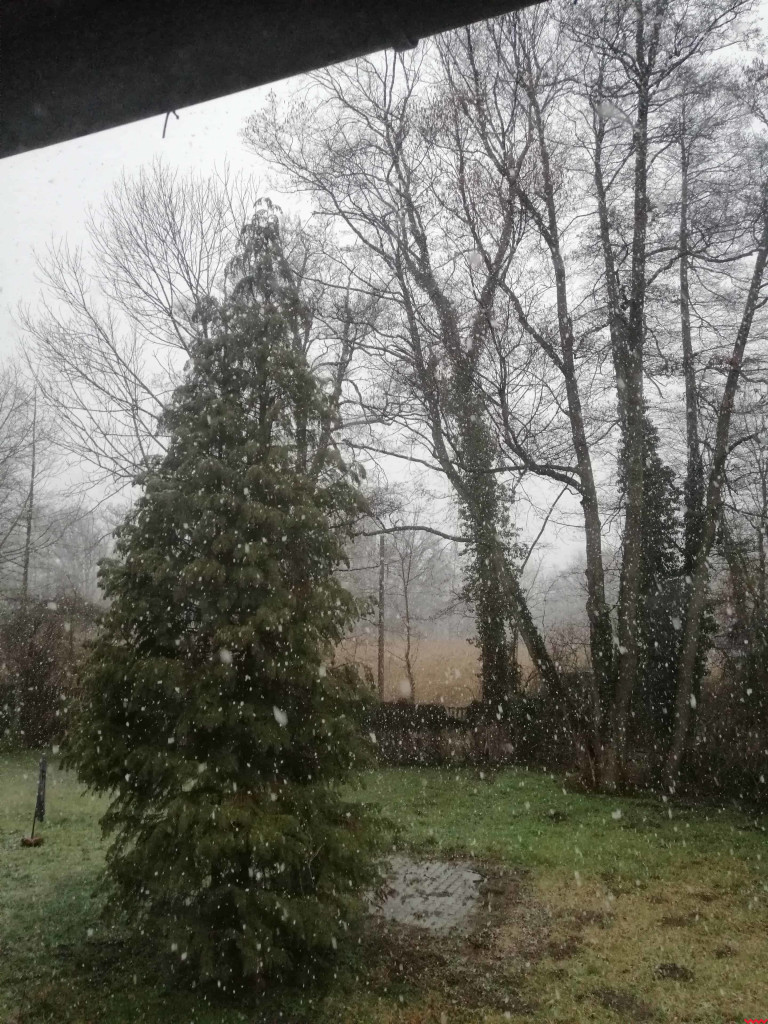 Spadł pierwszy śnieg. Dzieci w siódmym niebie