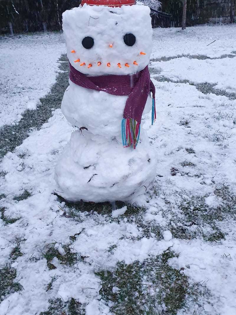 Spadł pierwszy śnieg. Dzieci w siódmym niebie