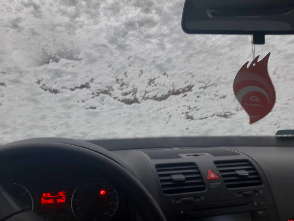 Spadł pierwszy śnieg. Dzieci w siódmym niebie