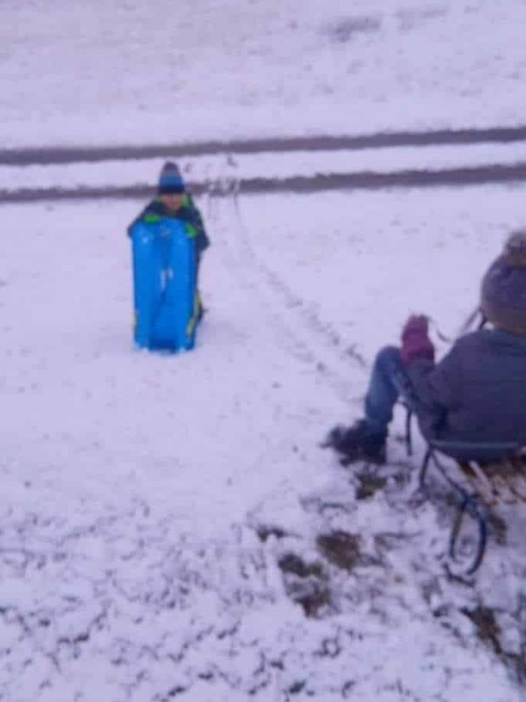 Spadł pierwszy śnieg. Dzieci w siódmym niebie