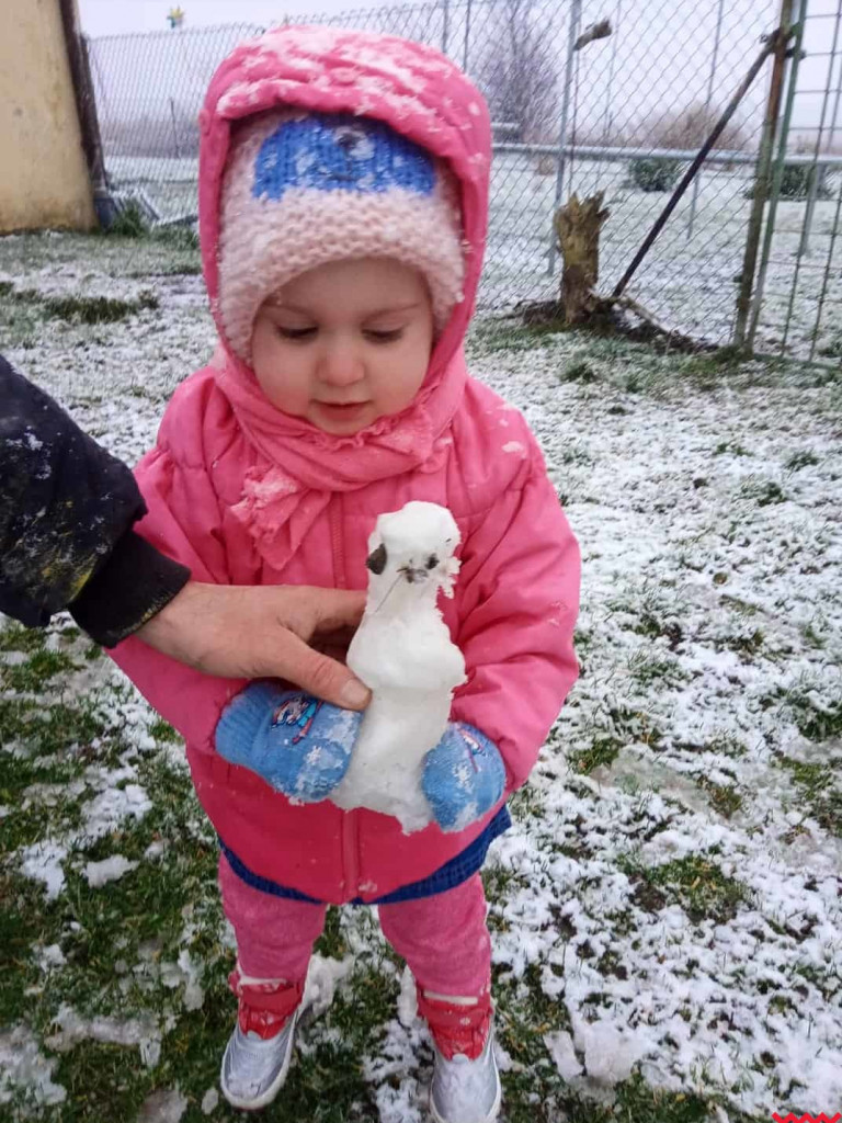 Spadł pierwszy śnieg. Dzieci w siódmym niebie