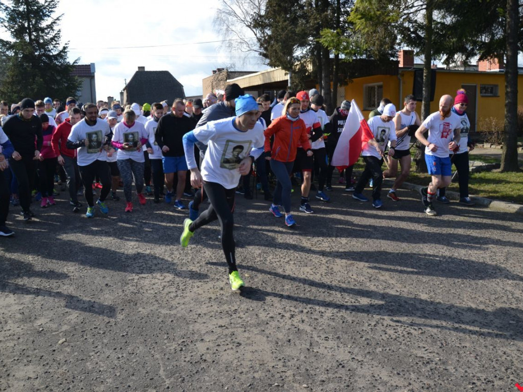 Bieg Tropem Wilczym przerasta oczekiwania. Setki na trasie w hołdzie Wyklętym