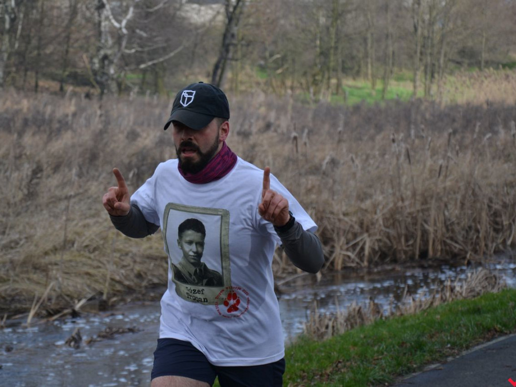 Bieg Tropem Wilczym przerasta oczekiwania. Setki na trasie w hołdzie Wyklętym