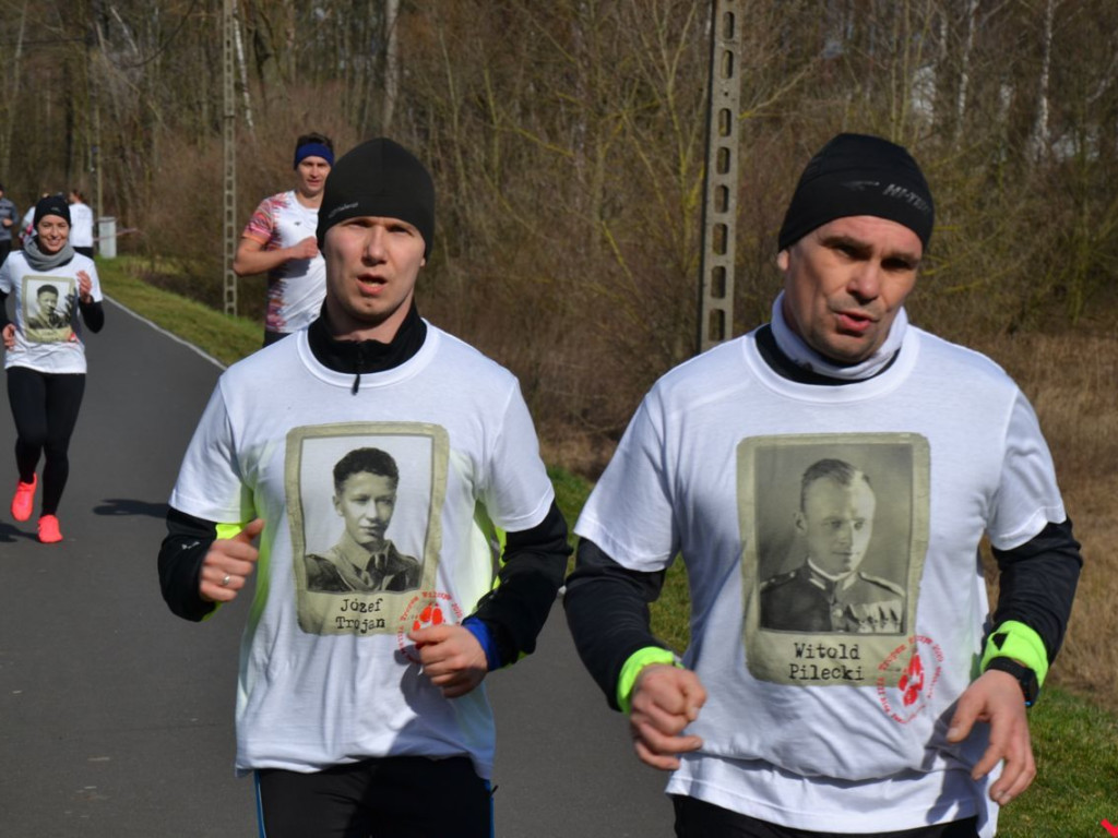 Bieg Tropem Wilczym przerasta oczekiwania. Setki na trasie w hołdzie Wyklętym