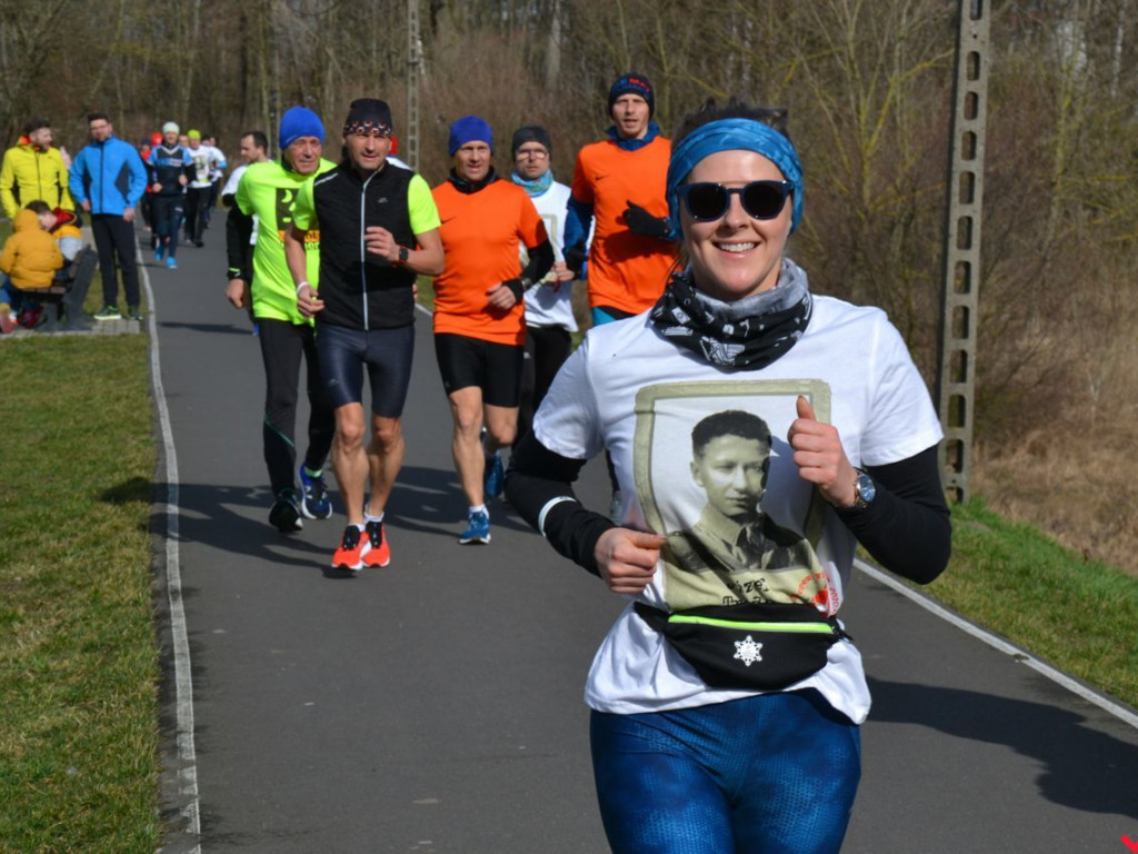 Bieg Tropem Wilczym przerasta oczekiwania. Setki na trasie w hołdzie Wyklętym