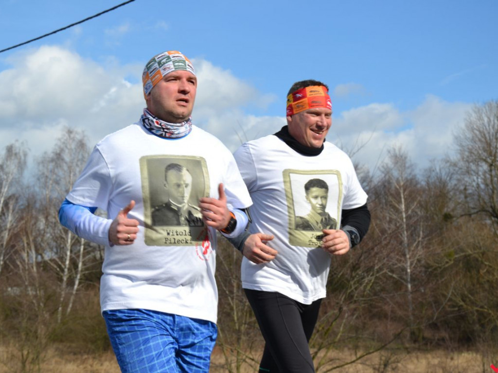 Bieg Tropem Wilczym przerasta oczekiwania. Setki na trasie w hołdzie Wyklętym