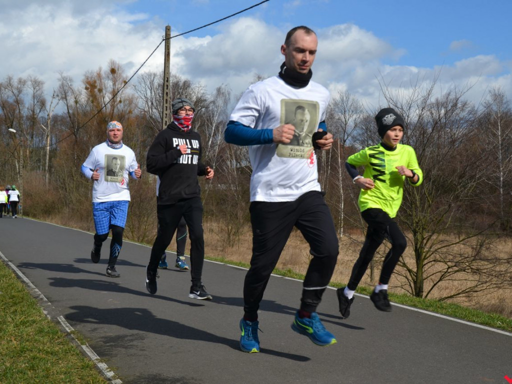Bieg Tropem Wilczym przerasta oczekiwania. Setki na trasie w hołdzie Wyklętym