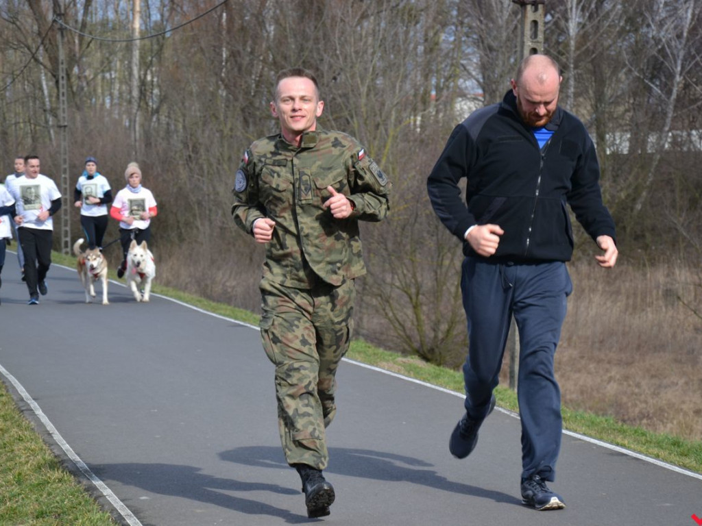 Bieg Tropem Wilczym przerasta oczekiwania. Setki na trasie w hołdzie Wyklętym