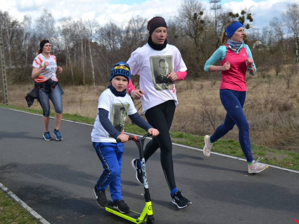 Bieg Tropem Wilczym przerasta oczekiwania. Setki na trasie w hołdzie Wyklętym
