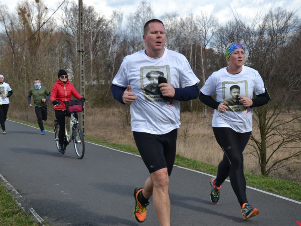 Bieg Tropem Wilczym przerasta oczekiwania. Setki na trasie w hołdzie Wyklętym