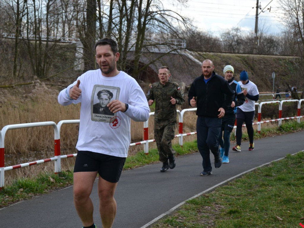 Bieg Tropem Wilczym przerasta oczekiwania. Setki na trasie w hołdzie Wyklętym