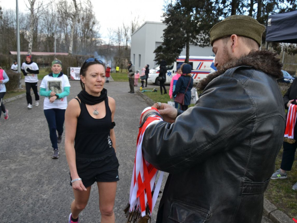 Bieg Tropem Wilczym przerasta oczekiwania. Setki na trasie w hołdzie Wyklętym