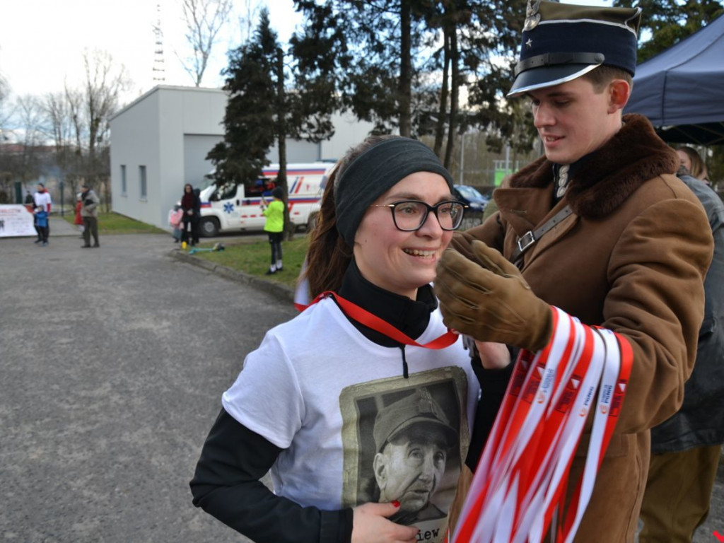 Bieg Tropem Wilczym przerasta oczekiwania. Setki na trasie w hołdzie Wyklętym