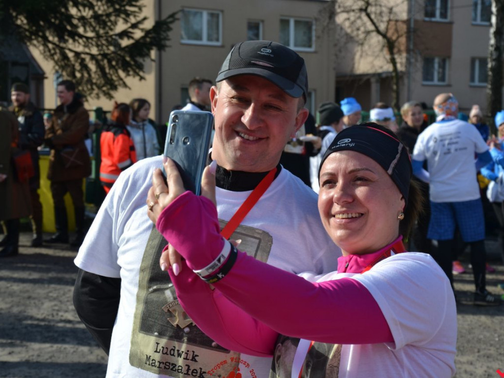 Bieg Tropem Wilczym przerasta oczekiwania. Setki na trasie w hołdzie Wyklętym