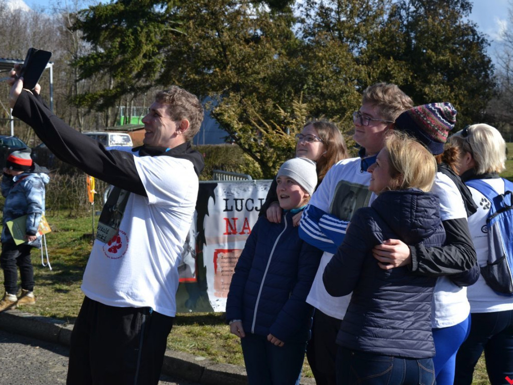 Bieg Tropem Wilczym przerasta oczekiwania. Setki na trasie w hołdzie Wyklętym