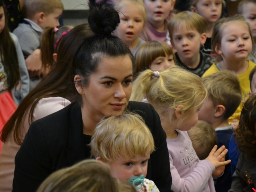 Rozśpiewany Dzień Kobiet i otwarcie groty solnej w przedszkolu „Bajka”