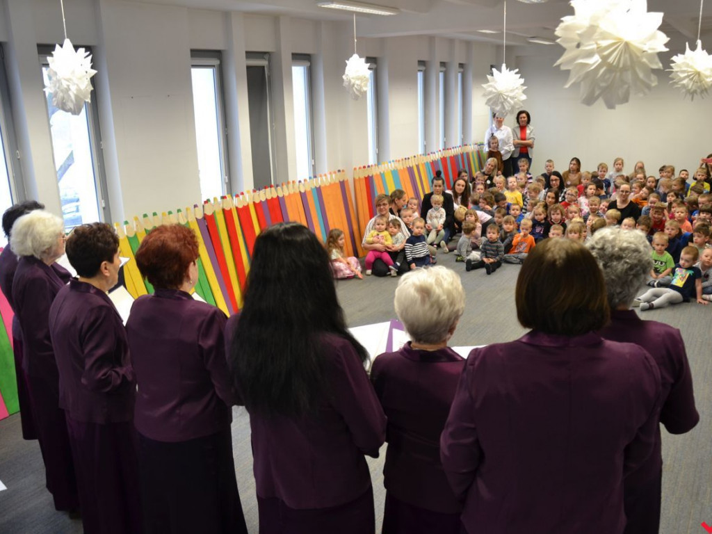 Rozśpiewany Dzień Kobiet i otwarcie groty solnej w przedszkolu „Bajka”