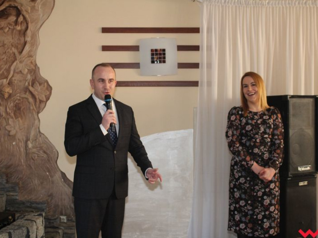 Dzień Kobiet z humorem i po śląsku. Grzegorz Poloczek w Pyzdrach