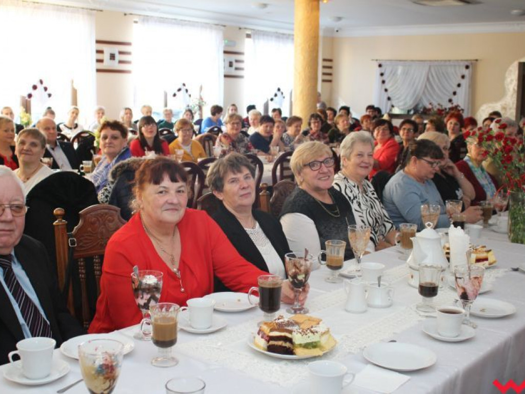 Dzień Kobiet z humorem i po śląsku. Grzegorz Poloczek w Pyzdrach