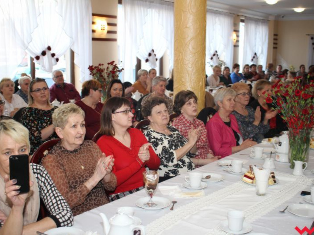 Dzień Kobiet z humorem i po śląsku. Grzegorz Poloczek w Pyzdrach