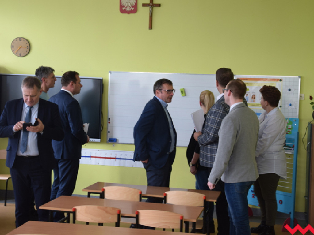 Przepraszam, czy tu biją? Wyjazdowe posiedzenie komisji edukacji