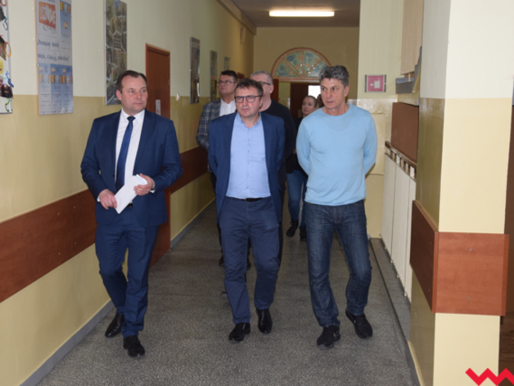 Przepraszam, czy tu biją? Wyjazdowe posiedzenie komisji edukacji
