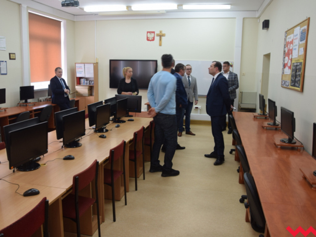 Przepraszam, czy tu biją? Wyjazdowe posiedzenie komisji edukacji