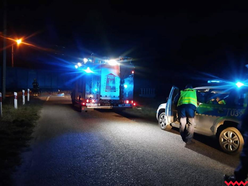 Dziwny wypadek pod Czerniejewem. Wjechał traktorem na tory i zderzył się z pociągiem