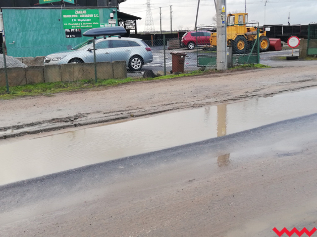 Potoki wody i kałuże na ul. Witkowskiej i Szosie Witkowskiej