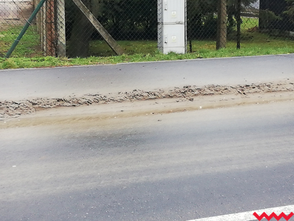 Potoki wody i kałuże na ul. Witkowskiej i Szosie Witkowskiej