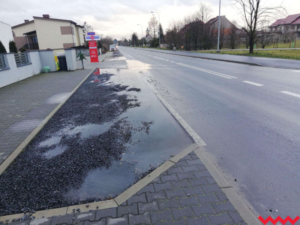 Potoki wody i kałuże na ul. Witkowskiej i Szosie Witkowskiej