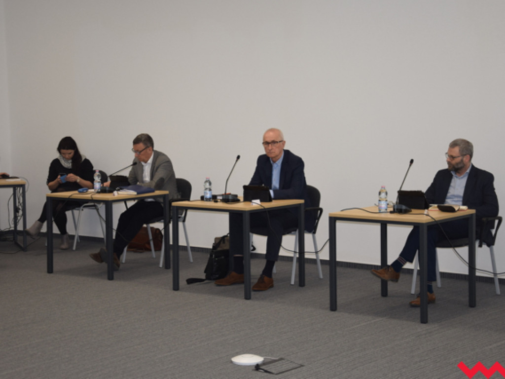 Radni powiatowi spotkali się na 25 minut. Trwa zbiórka na rzecz szpitala