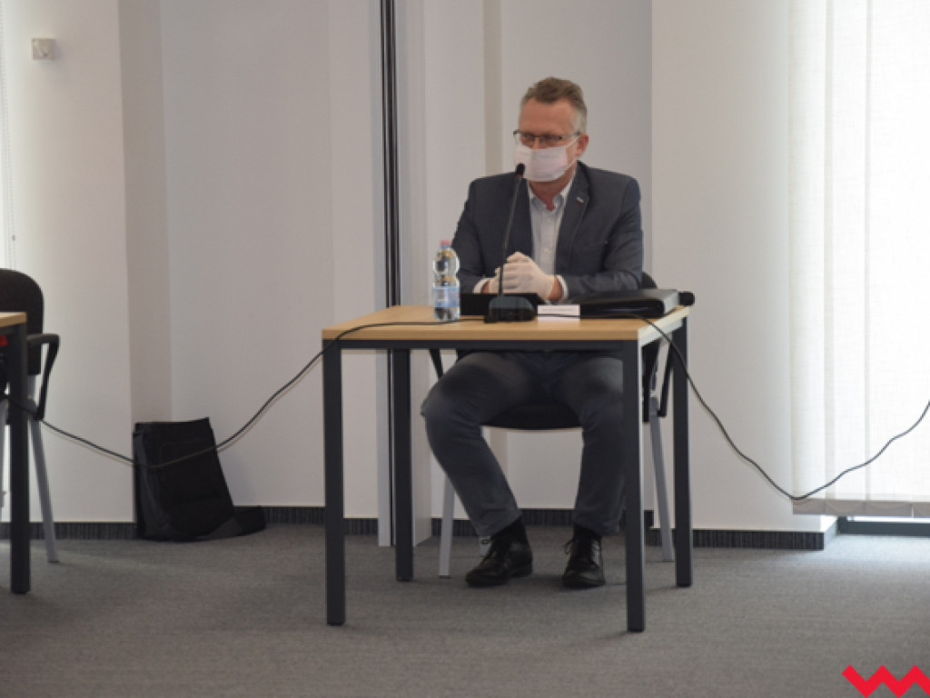 Radni powiatowi spotkali się na 25 minut. Trwa zbiórka na rzecz szpitala