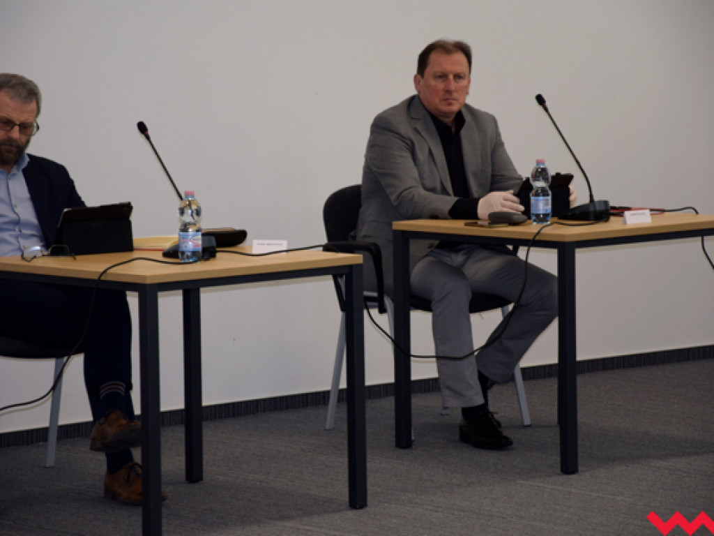 Radni powiatowi spotkali się na 25 minut. Trwa zbiórka na rzecz szpitala