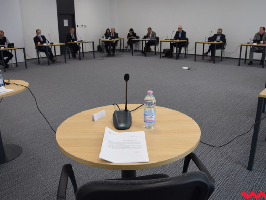 Radni powiatowi spotkali się na 25 minut. Trwa zbiórka na rzecz szpitala