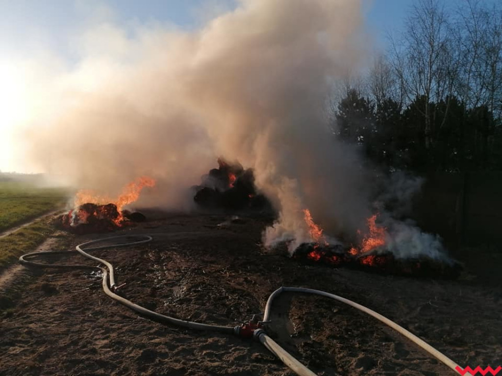  Palił się stóg z balotami słomy na terenie Kaczanowa