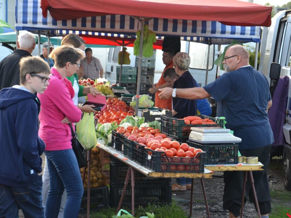 Taniej, zdrowiej, weselej. Tak wyglądał wrzesiński targ w czasach przed epidemią