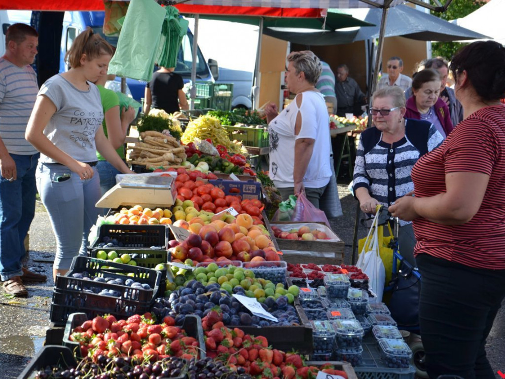 Taniej, zdrowiej, weselej. Tak wyglądał wrzesiński targ w czasach przed epidemią
