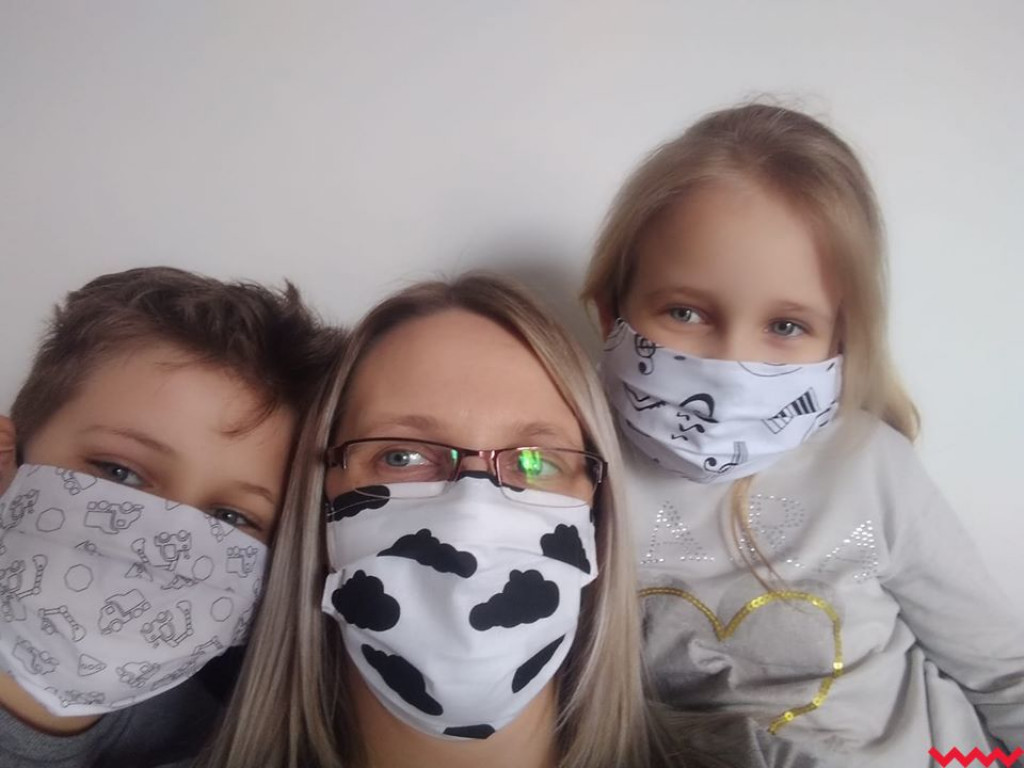 Jak bezpiecznie korzystać z maseczek? Przeczytaj poradnik i obejrzyj zdjęcia