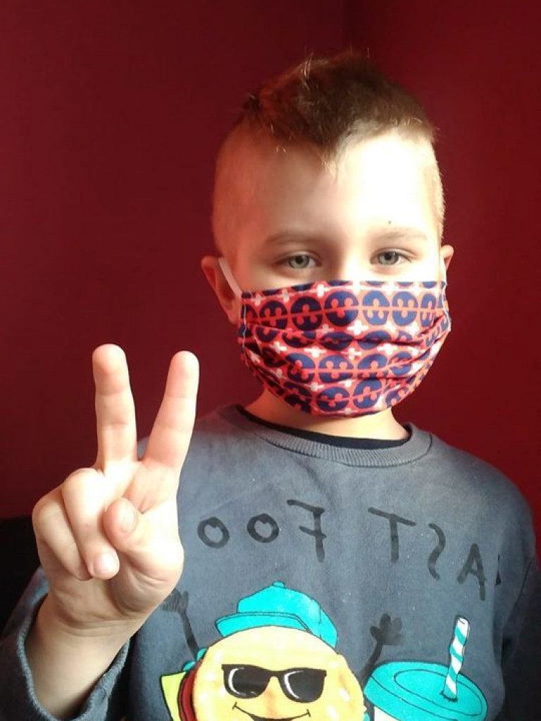 Jak bezpiecznie korzystać z maseczek? Przeczytaj poradnik i obejrzyj zdjęcia