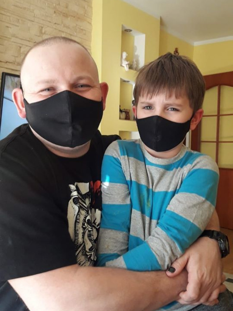 Jak bezpiecznie korzystać z maseczek? Przeczytaj poradnik i obejrzyj zdjęcia