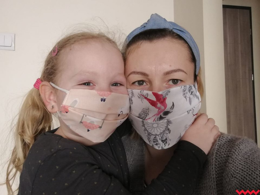 Jak bezpiecznie korzystać z maseczek? Przeczytaj poradnik i obejrzyj zdjęcia