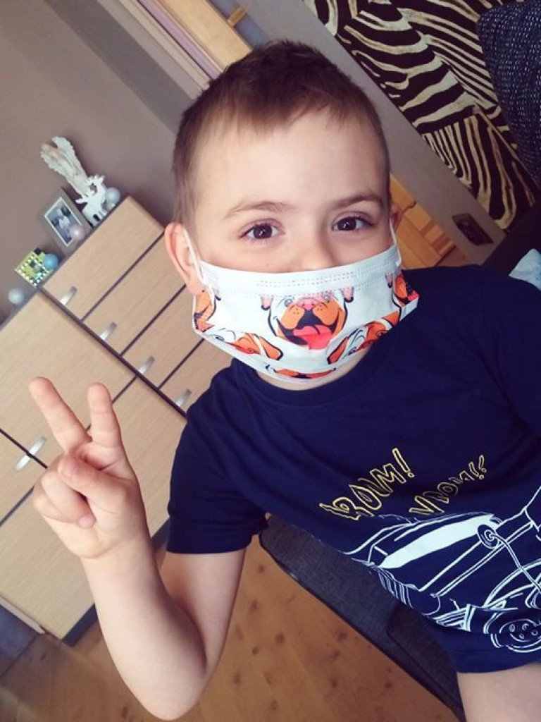 Jak bezpiecznie korzystać z maseczek? Przeczytaj poradnik i obejrzyj zdjęcia