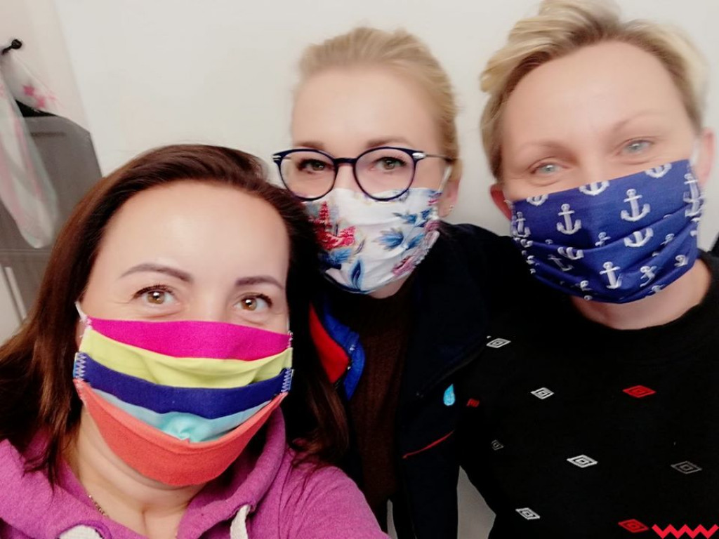 Jak bezpiecznie korzystać z maseczek? Przeczytaj poradnik i obejrzyj zdjęcia