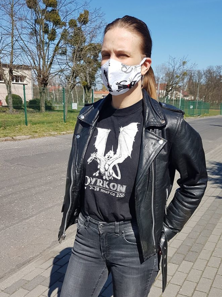 Jak bezpiecznie korzystać z maseczek? Przeczytaj poradnik i obejrzyj zdjęcia