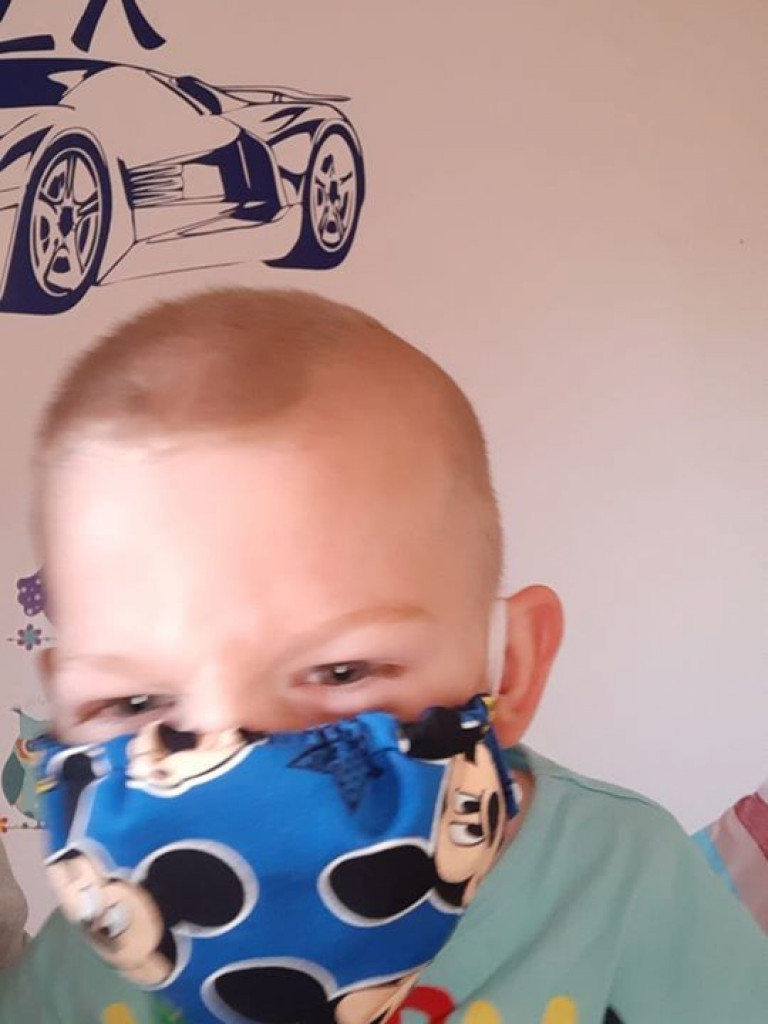 Jak bezpiecznie korzystać z maseczek? Przeczytaj poradnik i obejrzyj zdjęcia