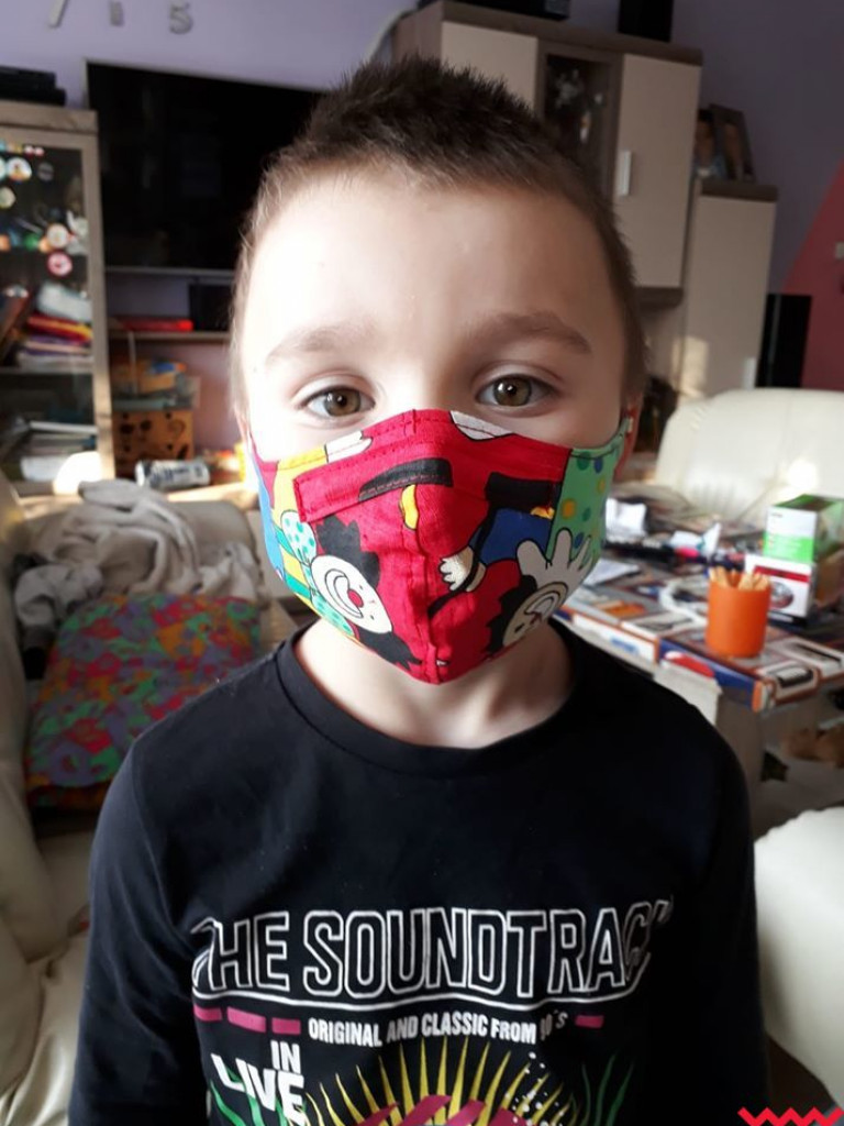 Jak bezpiecznie korzystać z maseczek? Przeczytaj poradnik i obejrzyj zdjęcia